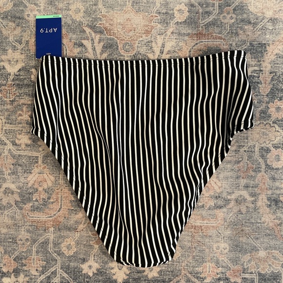 High Waisted bikini bottom - Picture 2 of 4